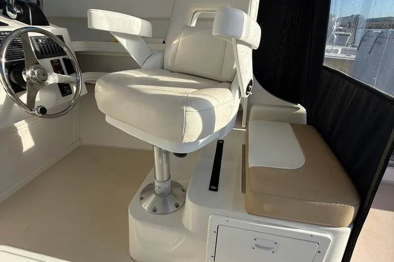 Slide: The Image of Captain's chair and helm of 2014 Steiger Craft 26' Miami boat. - 13