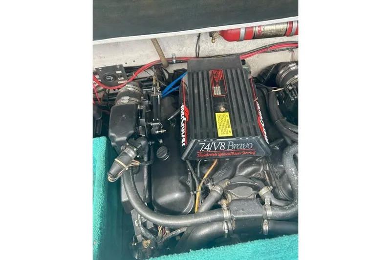 Slide: The Image of 1991 Wellcraft 216 Eclipse engine, 7.4L V8 Bravo, with Thunderbolt ignition and power steering. - 13