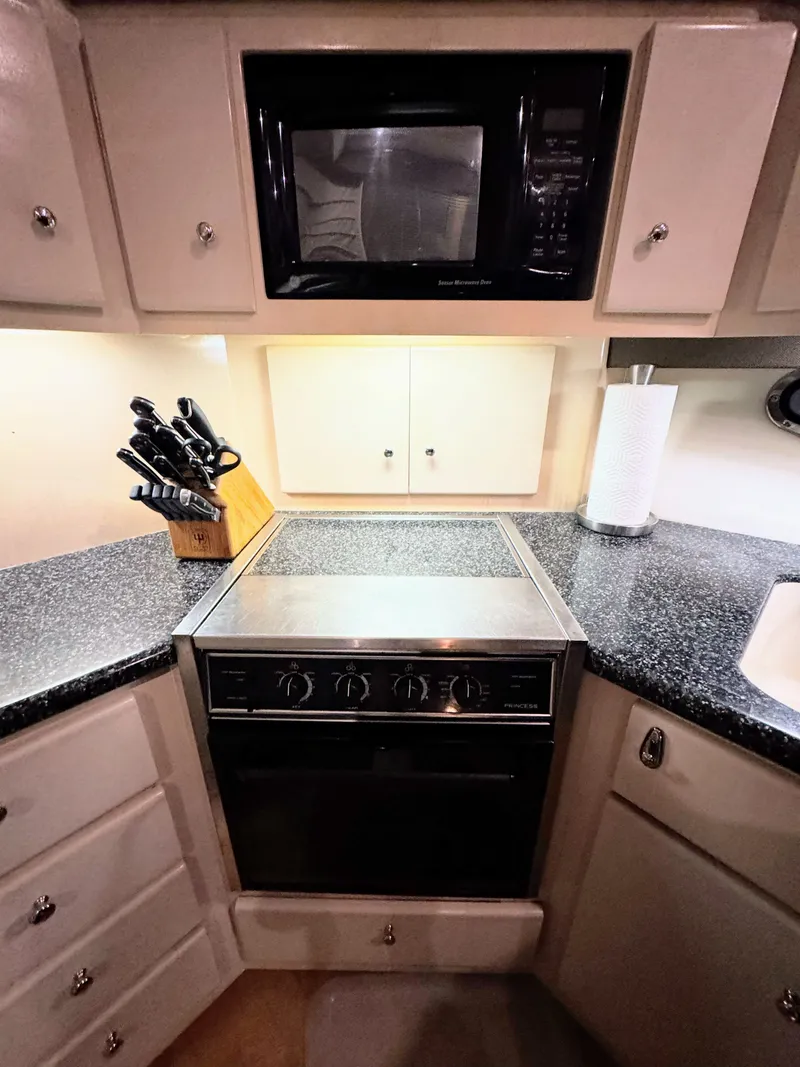 Slide: The Image of Carver 406 Aft Cabin Motor Yacht 1999 - 33