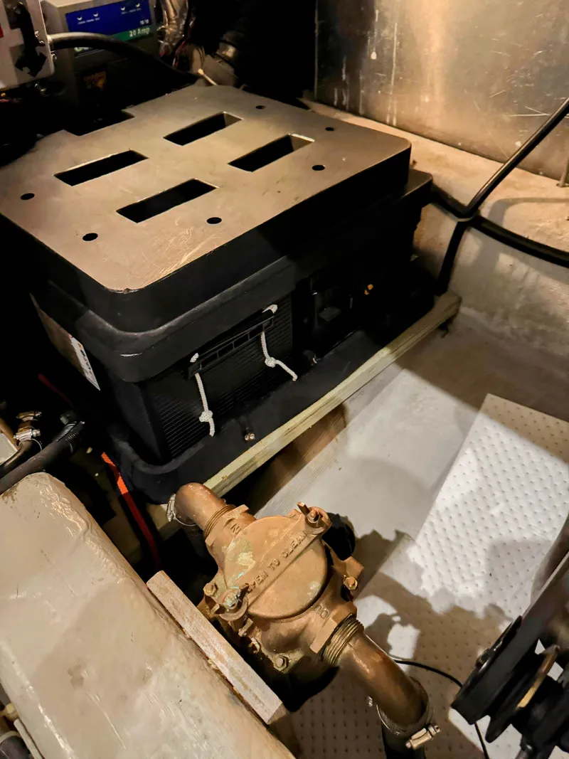 Slide: The Image of Carver 406 Aft Cabin Motor Yacht 1999 - 47