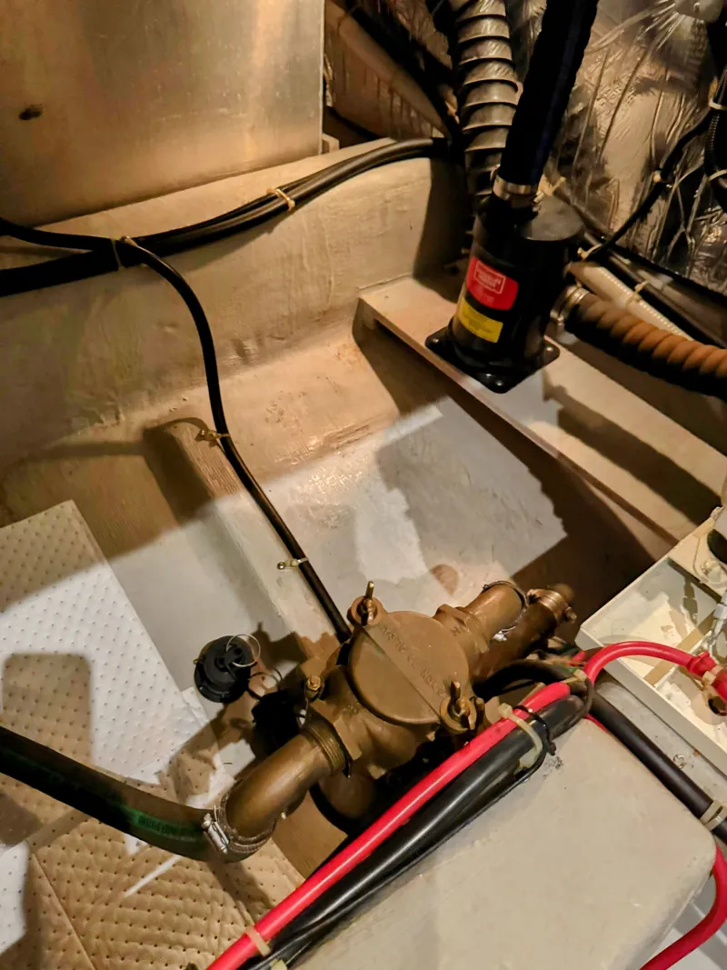 Slide: The Image of Carver 406 Aft Cabin Motor Yacht 1999 - 52