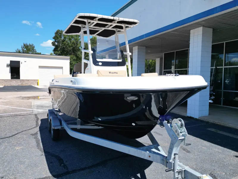 Slide: The Image of Bayliner TROPHY CC20 2026 - 11