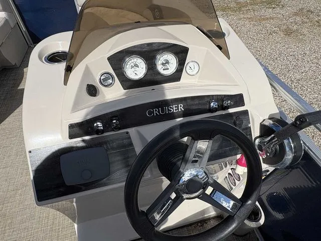 Slide: The Image of Harris Cruiser 220 2016 - 11