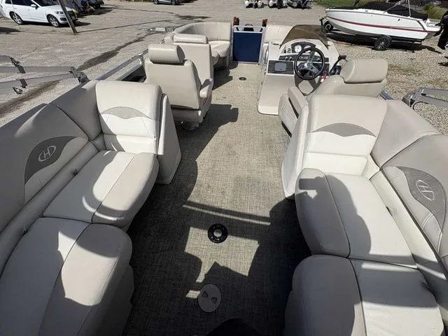 Slide: The Image of Harris Cruiser 220 2016 - 16