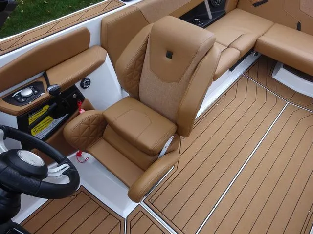 Slide: The Image of Nautique Super Air Nautique GS22 2025 - 10