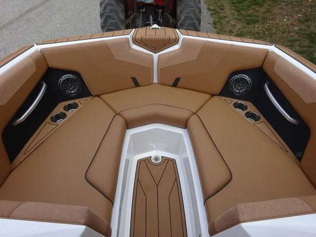 Slide: The Image of Nautique Super Air Nautique GS22 2025 - 15