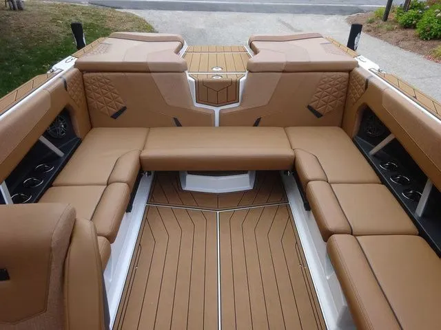 Slide: The Image of Nautique Super Air Nautique GS22 2025 - 16