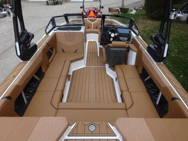 Slide: The Image of Nautique Super Air Nautique GS22 2025 - 6