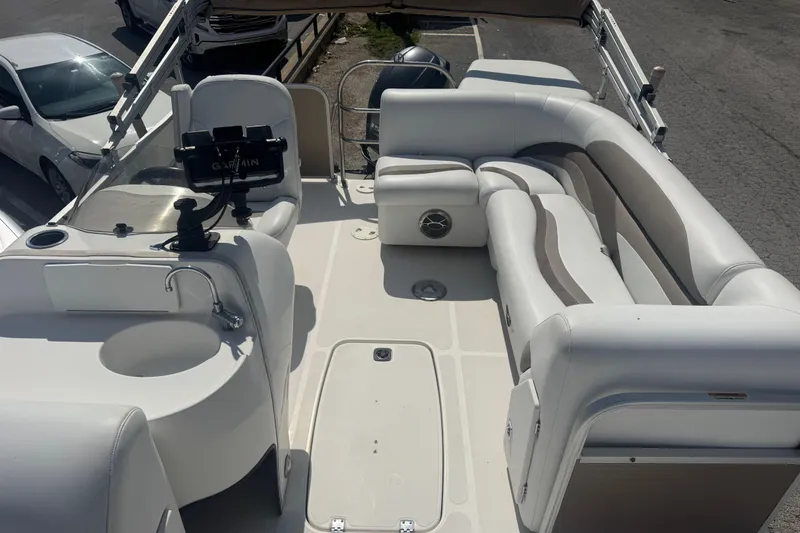 Slide: The Image of 2013 Hurricane Fundeck 216 boat cockpit with steering wheel and captain's chair. - 10