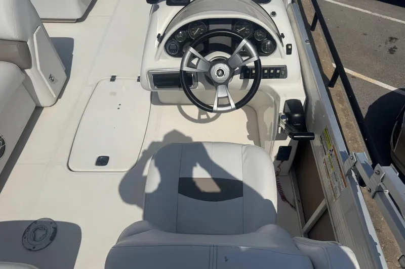 Slide: The Image of 2013 Hurricane Fundeck 216 with Yamaha four-stroke outboard motor, rear view. - 12