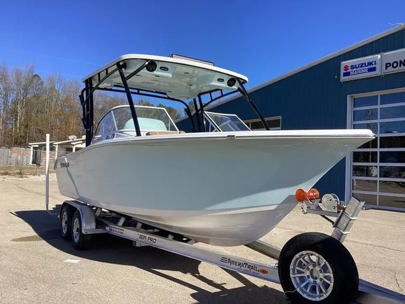 Slide: The Image of Sea Pro 240 DLX CC 2024 - 1