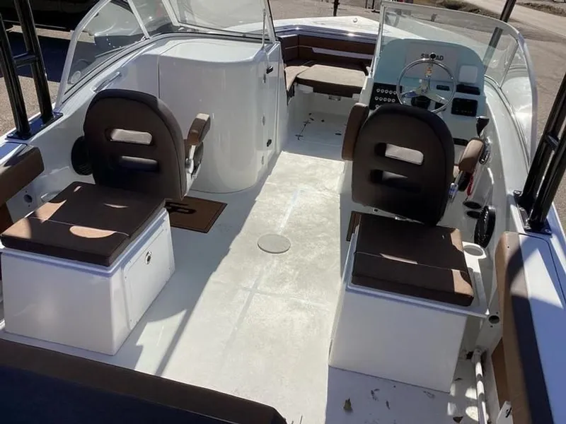 Slide: The Image of Sea Pro 240 DLX CC 2024 - 3