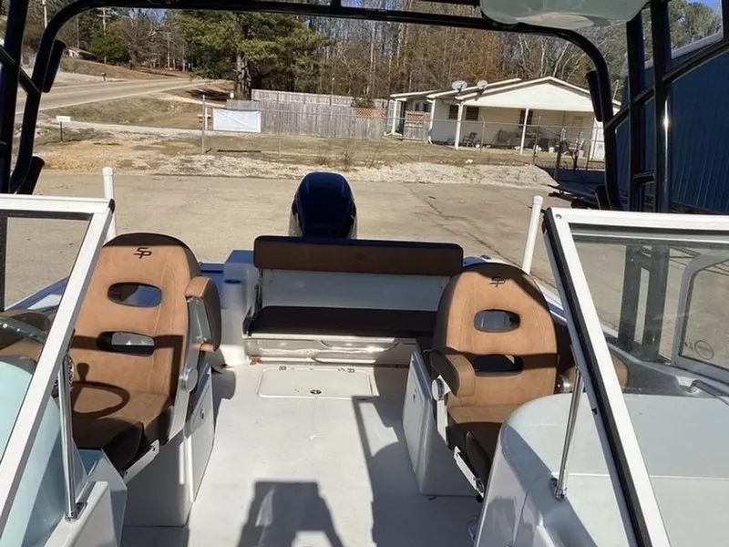 Slide: The Image of Sea Pro 240 DLX CC 2024 - 4