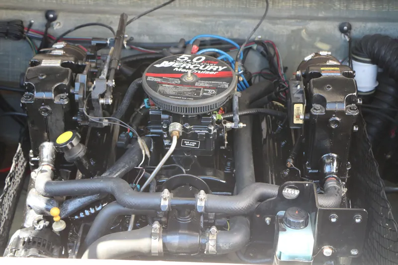 Slide: The Image of Engine of a 2006 Larson 206 Senza boat with Mercury 5.0 liter V8. - 22