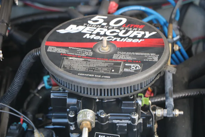 Slide: The Image of Engine of 2006 Larson 206 Senza with 5.0L Mercury MerCruiser. - 23