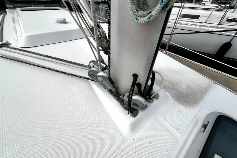 Slide: The Image of Deck view of a 2002 Beneteau 331 sailboat, featuring rigging and mast details. - 19