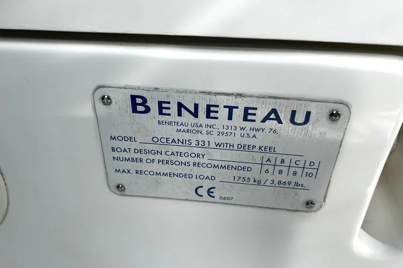 Slide: The Image of Plaque on 2002 Beneteau Oceanis 331, detailing model specifications and load capacity. - 26