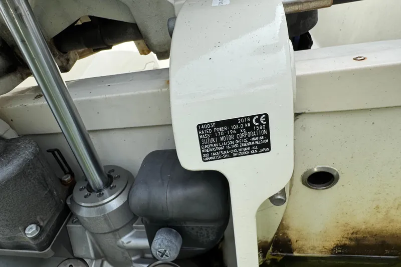 Slide: The Image of 2018 Stingray 204 LR boat engine label with specifications and Suzuki Motor Corporation details. - 20