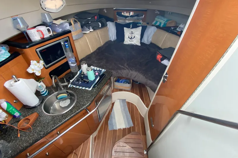 Slide: The Image of Yamaha display showing trip data on a 2007 Robalo R305 Walkaround boat. - 27