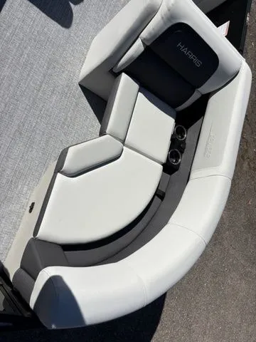 Slide: The Image of Harris Cruiser 210 FC 2026 - 10