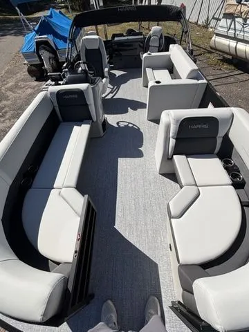 Slide: The Image of Harris Cruiser 210 FC 2026 - 9