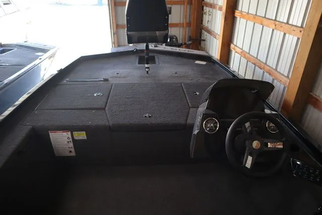 Slide: The Image of Lowe Stinger 188 2024 - 4