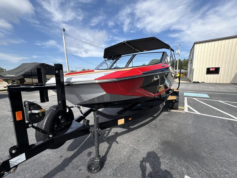 Slide: The Image of Nautique Ski Nautique 2026 - 11