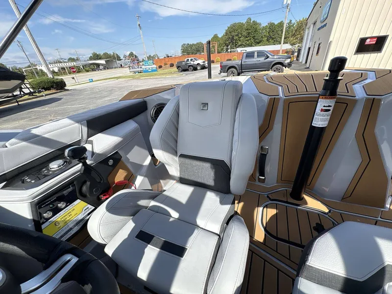 Slide: The Image of Nautique Ski Nautique 2026 - 15