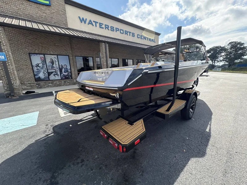 Slide: The Image of Nautique Ski Nautique 2026 - 17