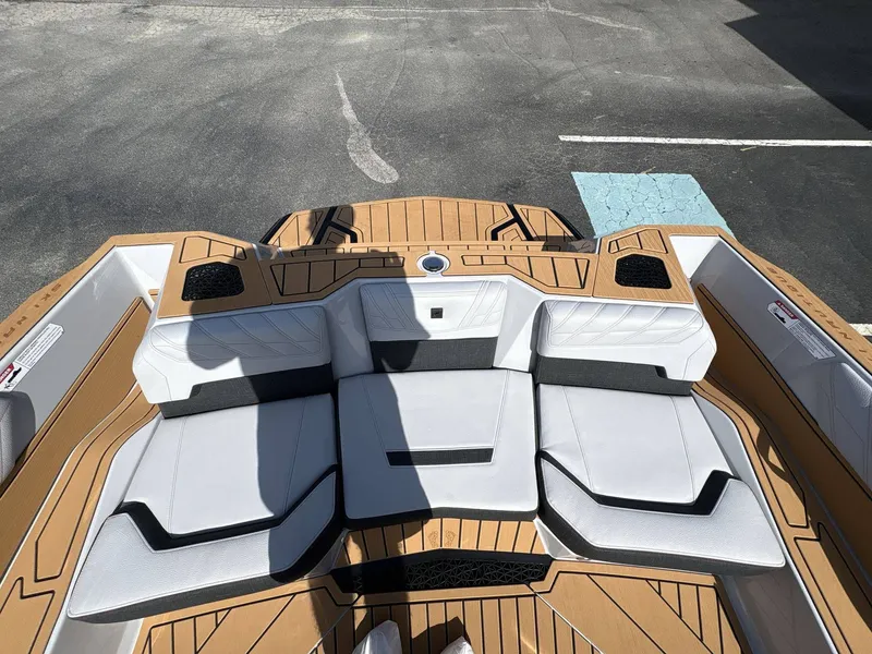 Slide: The Image of Nautique Ski Nautique 2026 - 19