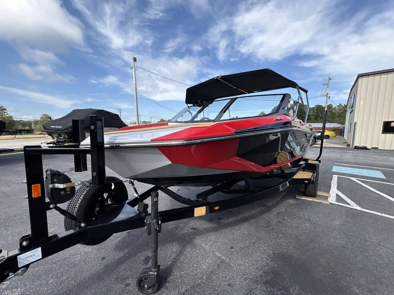 Slide: The Image of Nautique Ski Nautique 2026 - 3