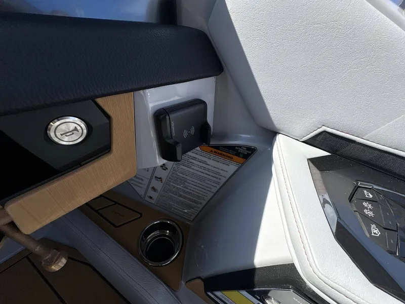 Slide: The Image of Nautique Ski Nautique 2026 - 30