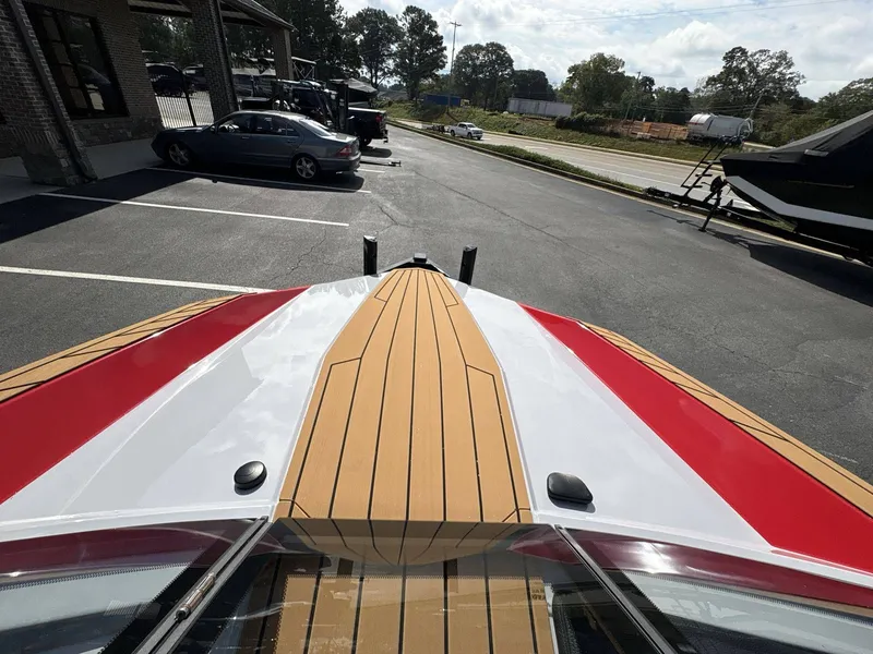 Slide: The Image of Nautique Ski Nautique 2026 - 32