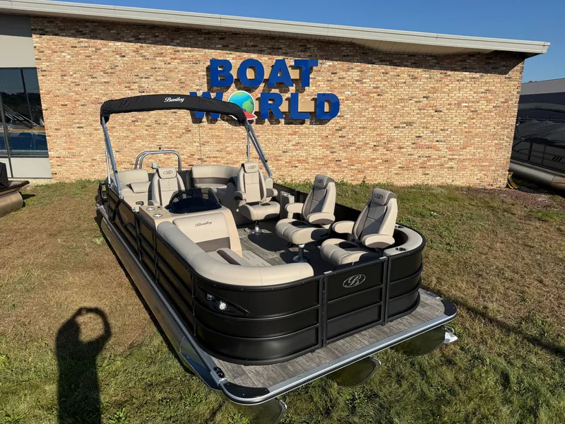 The Image of Bentley Pontoons Legacy 223 Navigator DL Quad Lounge Tritoon & Honda 4-Stroke EFI 2026 - 1