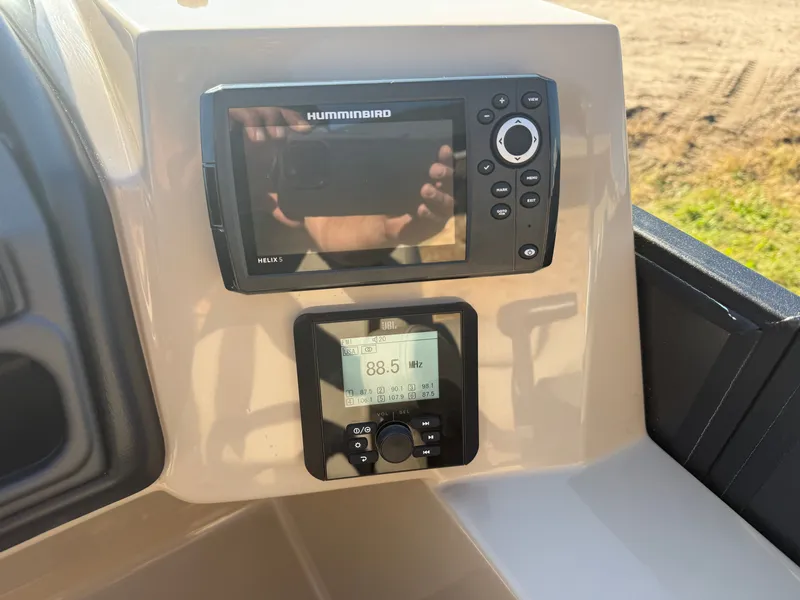 Slide: The Image of Bentley Pontoons Legacy 223 Navigator DL Quad Lounge Tritoon & Honda 4-Stroke EFI 2026 - 16