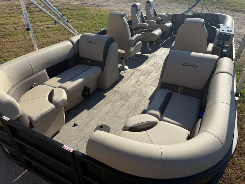 Slide: The Image of Bentley Pontoons Legacy 223 Navigator DL Quad Lounge Tritoon & Honda 4-Stroke EFI 2026 - 20