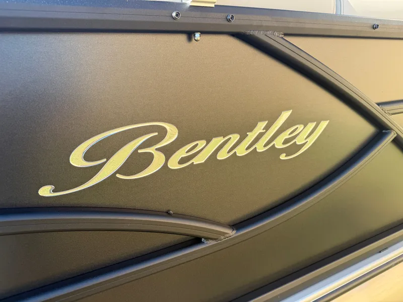 Slide: The Image of Bentley Pontoons Legacy 223 Navigator DL Quad Lounge Tritoon & Honda 4-Stroke EFI 2026 - 39