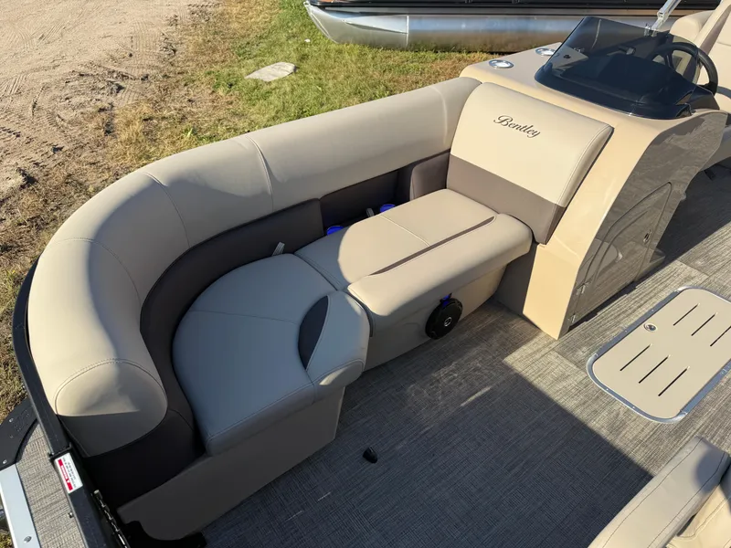 Slide: The Image of Bentley Pontoons Legacy 223 Navigator DL Quad Lounge Tritoon & Honda 4-Stroke EFI 2026 - 9