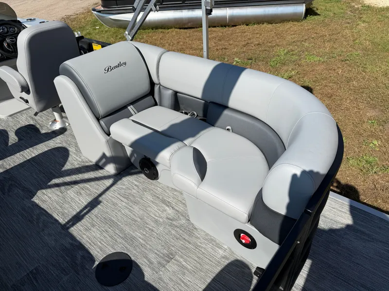 Slide: The Image of Bentley Pontoons Legacy 220 Navigator Quad Lounge & Honda 4-Stroke EFI 2026 - 18