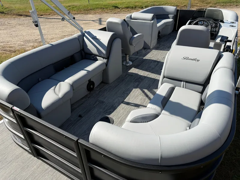 Slide: The Image of Bentley Pontoons Legacy 220 Navigator Quad Lounge & Honda 4-Stroke EFI 2026 - 20