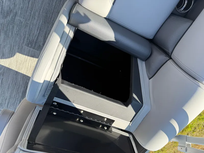 Slide: The Image of Bentley Pontoons Legacy 220 Navigator Quad Lounge & Honda 4-Stroke EFI 2026 - 23