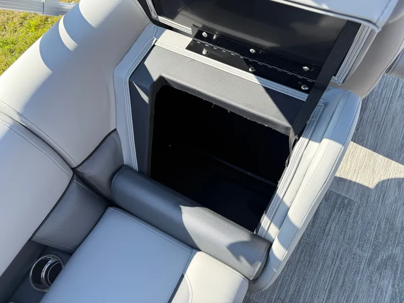 Slide: The Image of Bentley Pontoons Legacy 220 Navigator Quad Lounge & Honda 4-Stroke EFI 2026 - 24