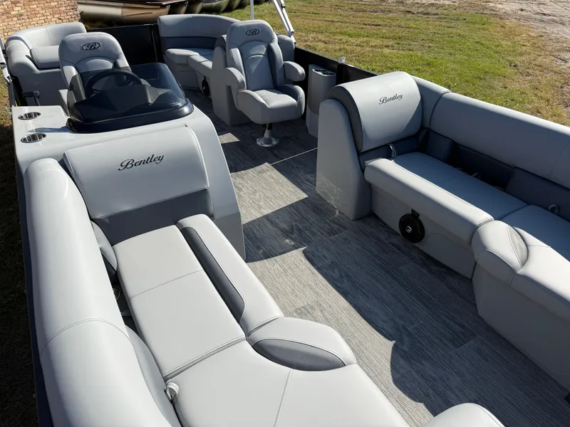 Slide: The Image of Bentley Pontoons Legacy 220 Navigator Quad Lounge & Honda 4-Stroke EFI 2026 - 28