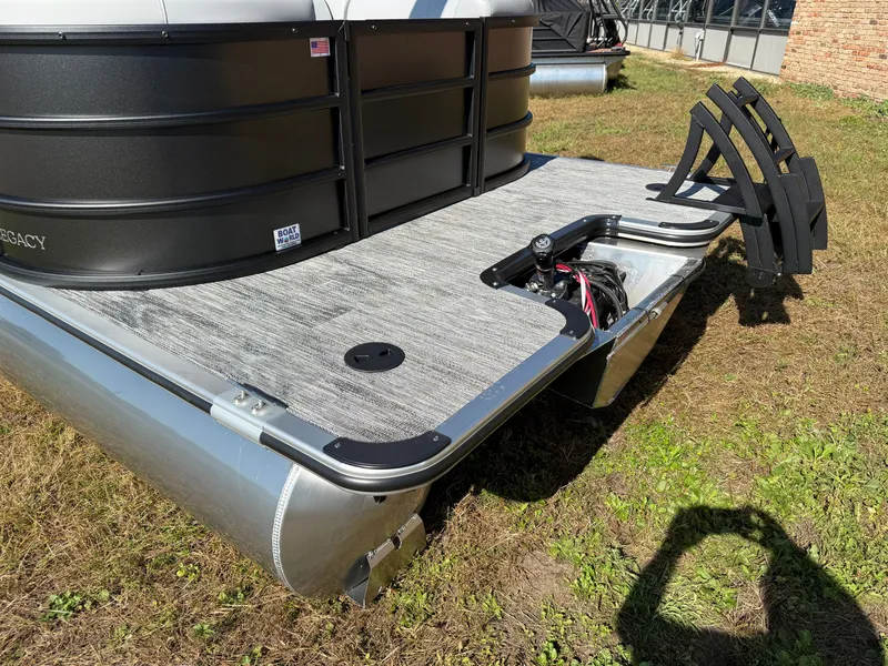 Slide: The Image of Bentley Pontoons Legacy 220 Navigator Quad Lounge & Honda 4-Stroke EFI 2026 - 35