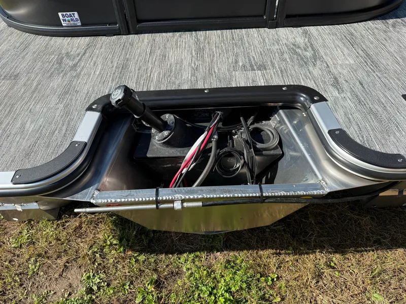 Slide: The Image of Bentley Pontoons Legacy 220 Navigator Quad Lounge & Honda 4-Stroke EFI 2026 - 37