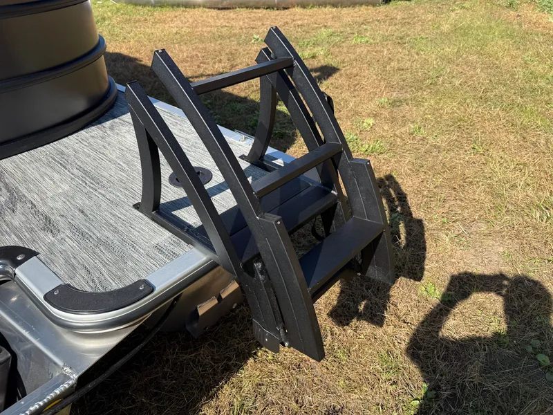 Slide: The Image of Bentley Pontoons Legacy 220 Navigator Quad Lounge & Honda 4-Stroke EFI 2026 - 38