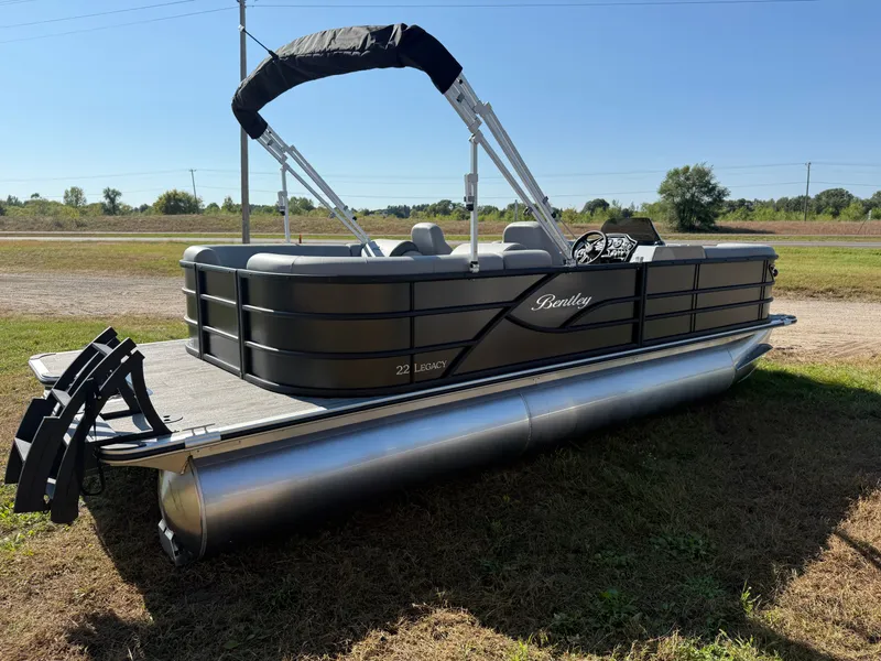 Slide: The Image of Bentley Pontoons Legacy 220 Navigator Quad Lounge & Honda 4-Stroke EFI 2026 - 39