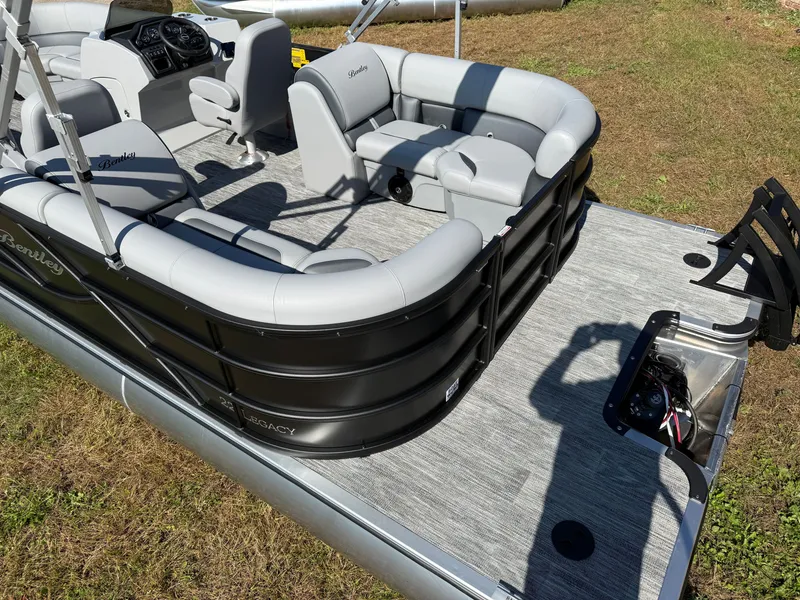Slide: The Image of Bentley Pontoons Legacy 220 Navigator Quad Lounge & Honda 4-Stroke EFI 2026 - 4