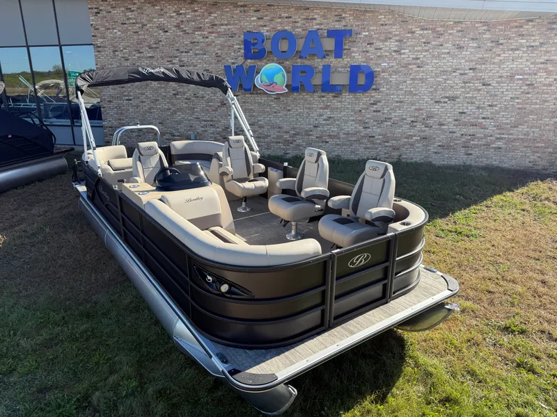 The Image of Bentley Pontoons Legacy 220 Navigator DL Quad Lounge 2026 - 1