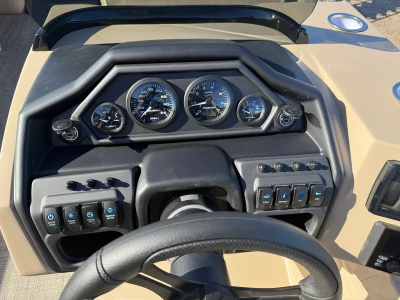 Slide: The Image of Bentley Pontoons Legacy 220 Navigator DL Quad Lounge 2026 - 16